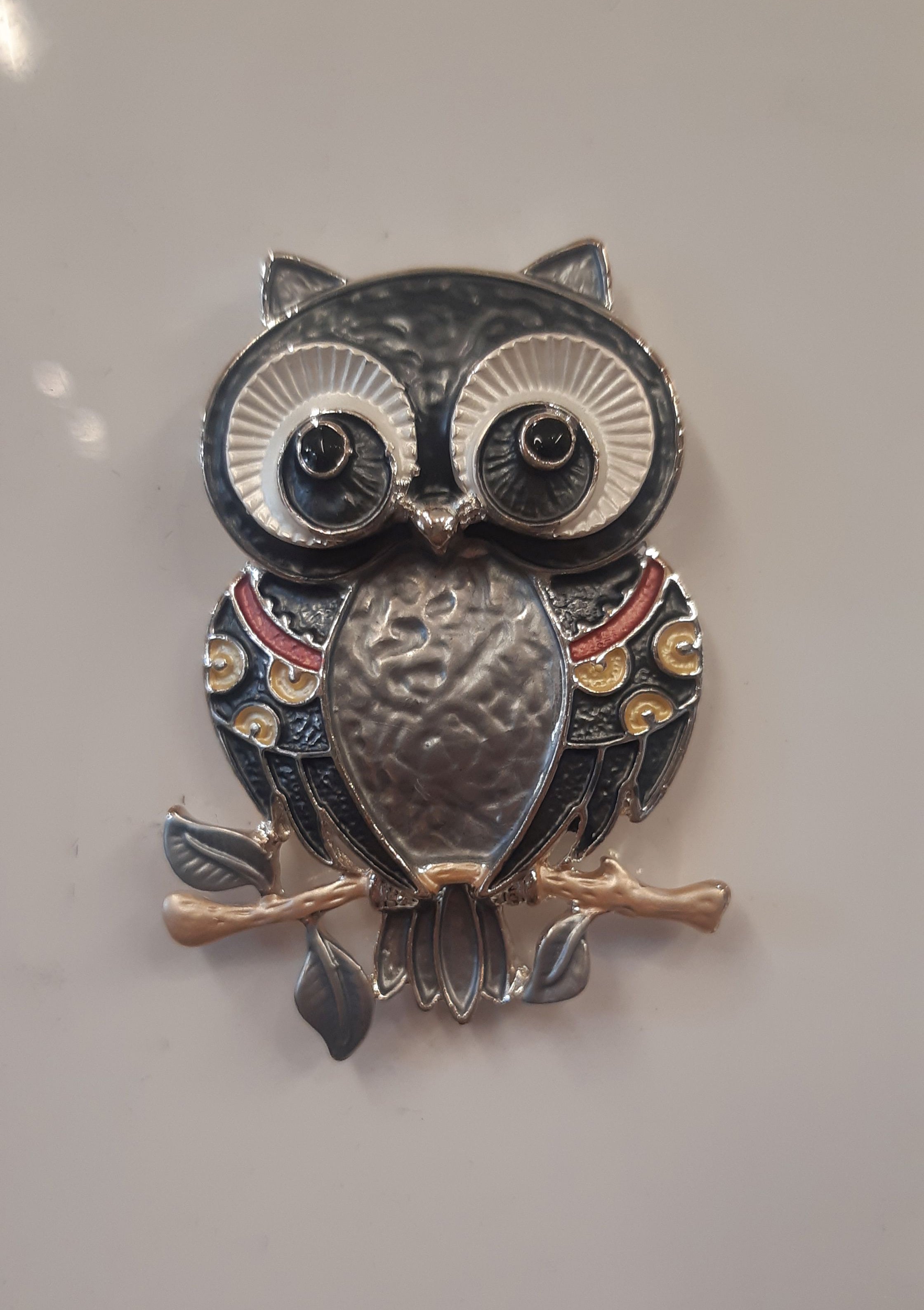 MAGNETIC BROOCH MISS MILLY